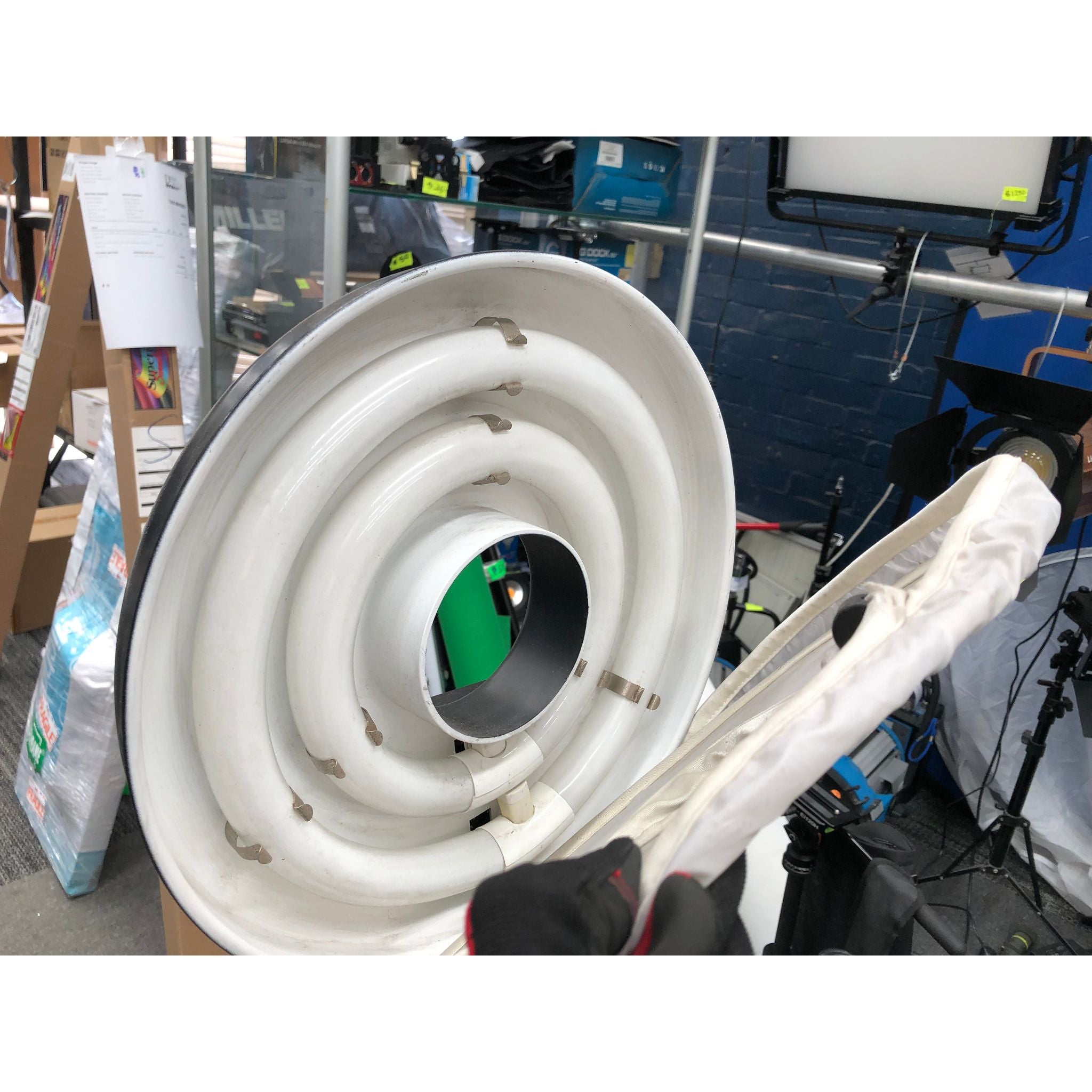 Clearance Twin Fluro Tube Ring Light With Diffusion Dragon Image