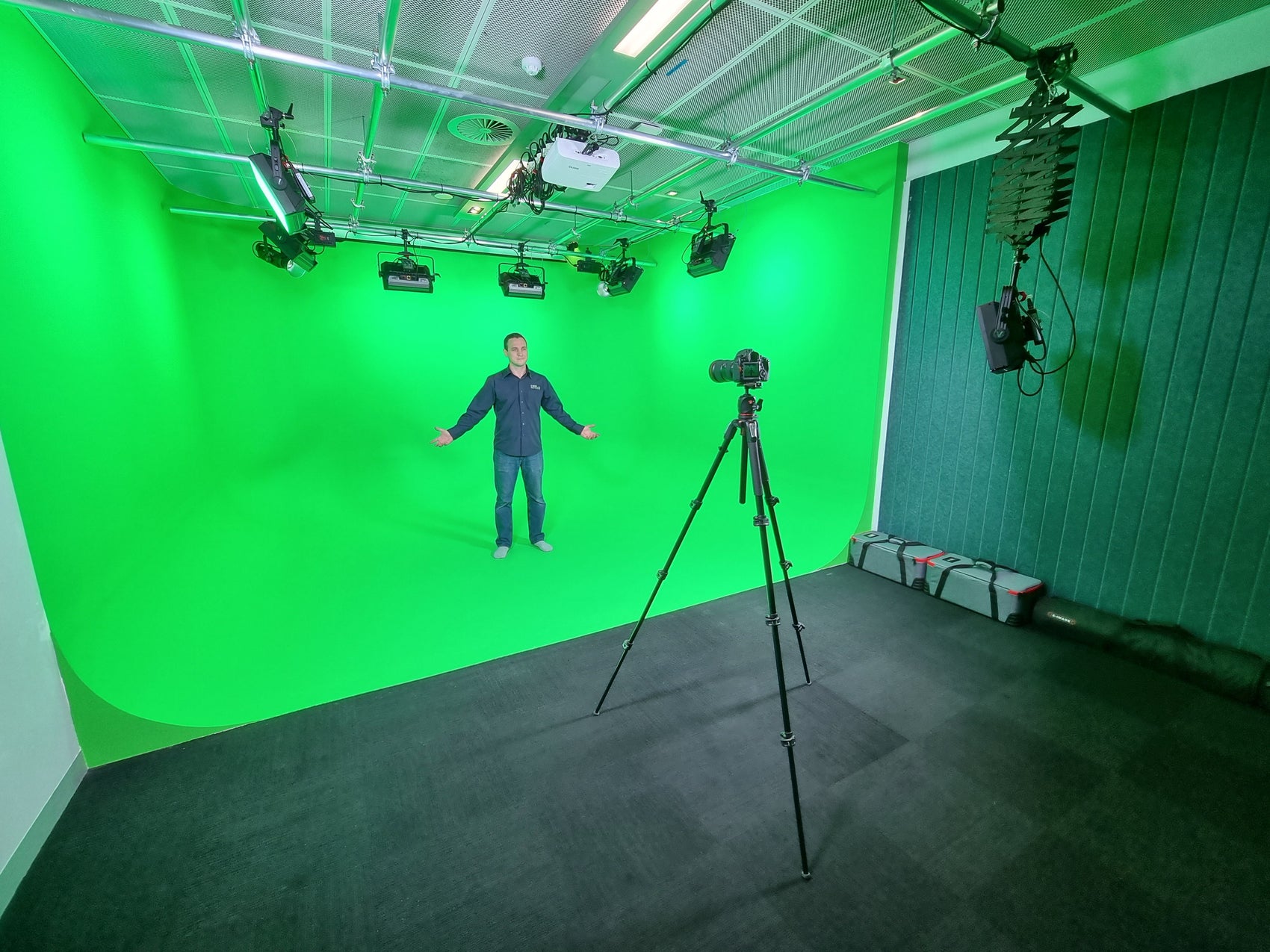 Can I Use a Green Screen with LED Lighting?