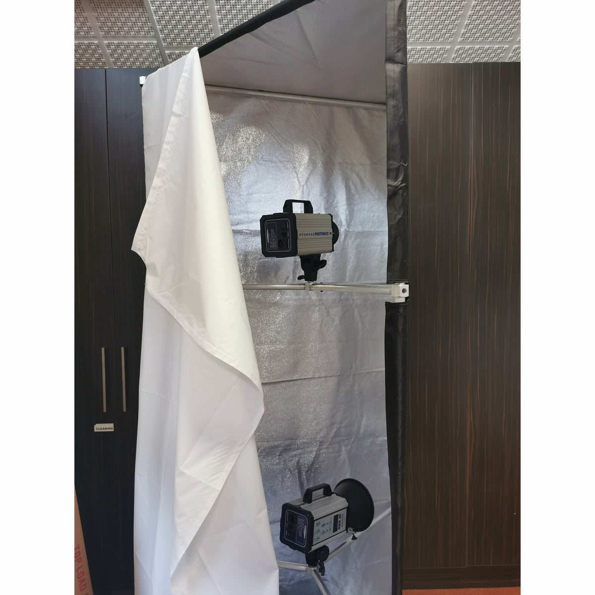 Clearance - Large Studio Roller Softbox with Photography Lights Included (VIC) - Dragon Image